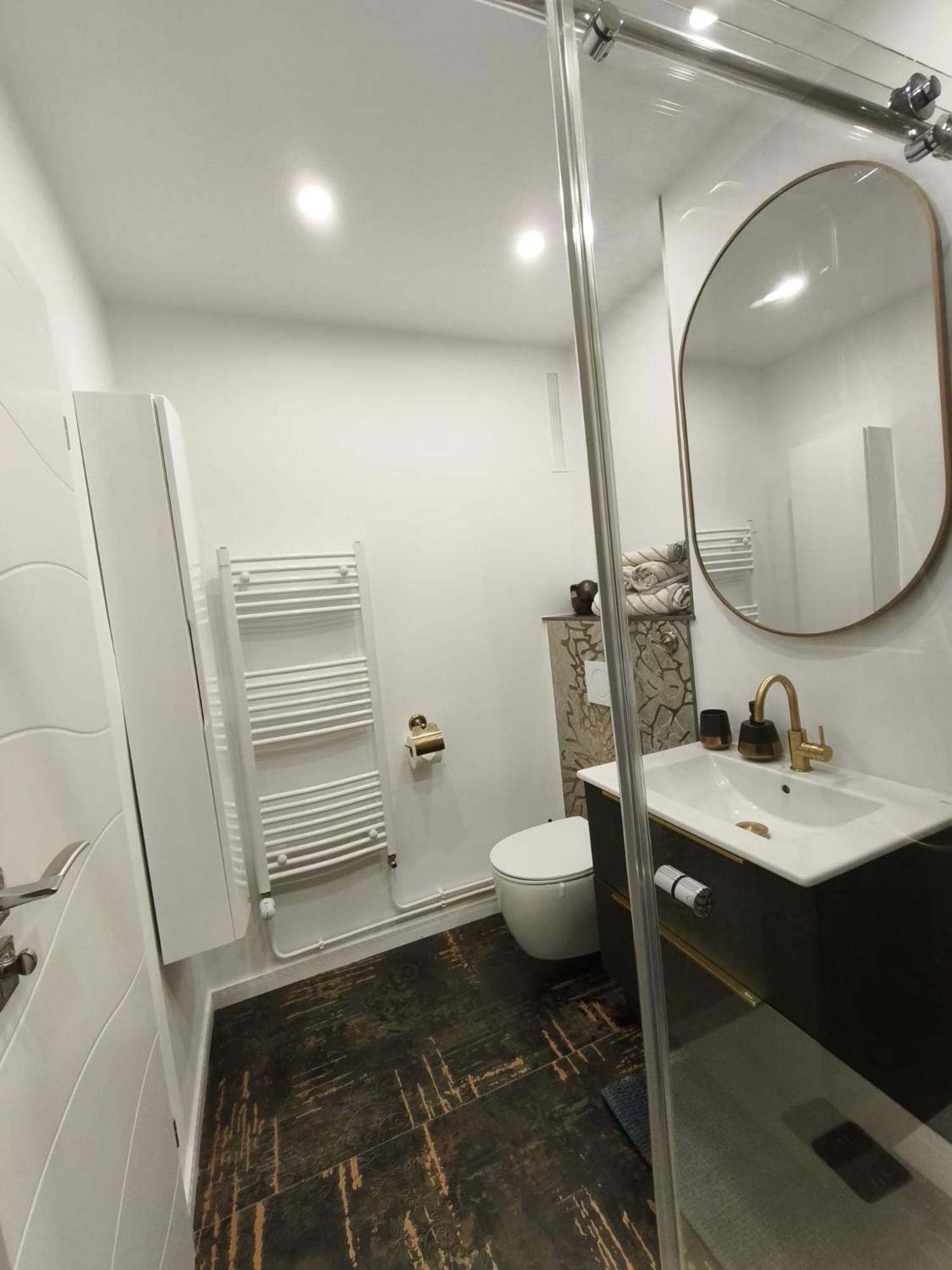 Studio Lux, Elegant & Confortabil Braşov Buitenkant foto