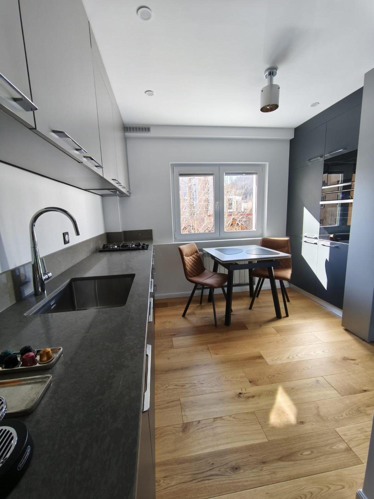 Studio Lux, Elegant & Confortabil Braşov Buitenkant foto