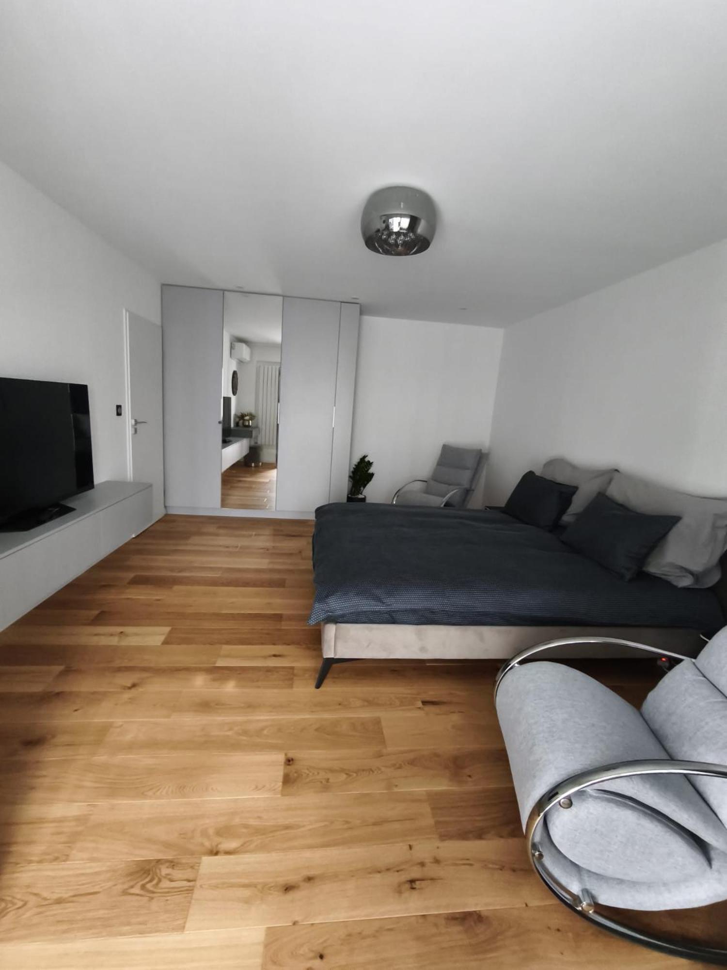 Studio Lux, Elegant & Confortabil Braşov Buitenkant foto